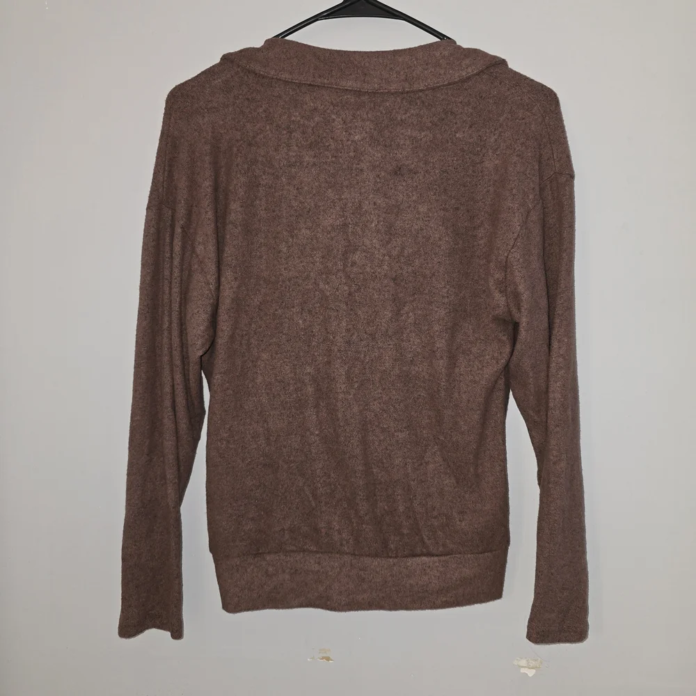 🌟 Gaze V-Neck Sweater in Warm Brown - Picture 3 of 4